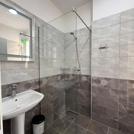 Aroni Apartmán Shëngjin